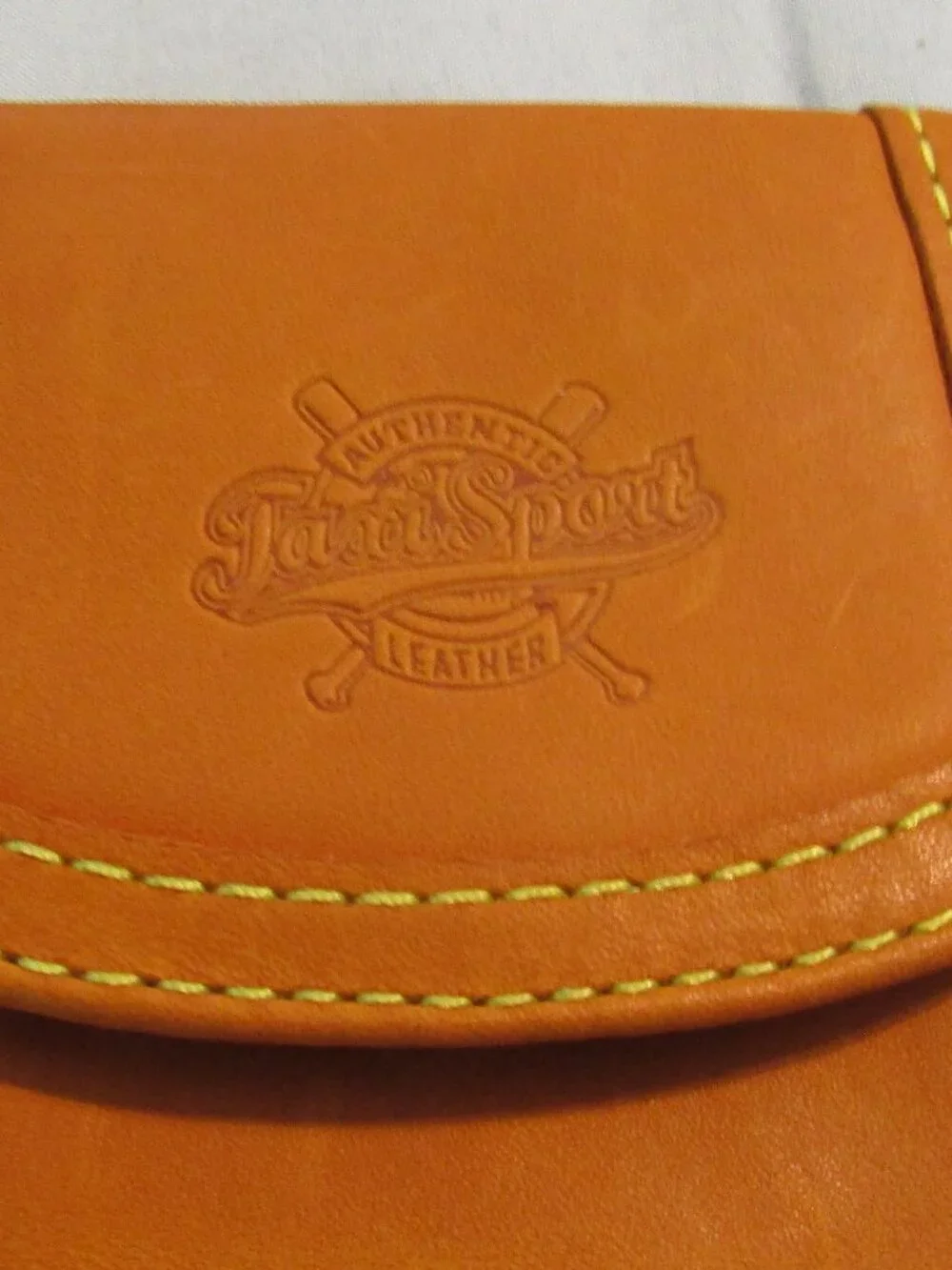 NEW IN BOX Original AUTHENTIC TAXI SPORT LEATHER WALLET Compact Baseball Logo